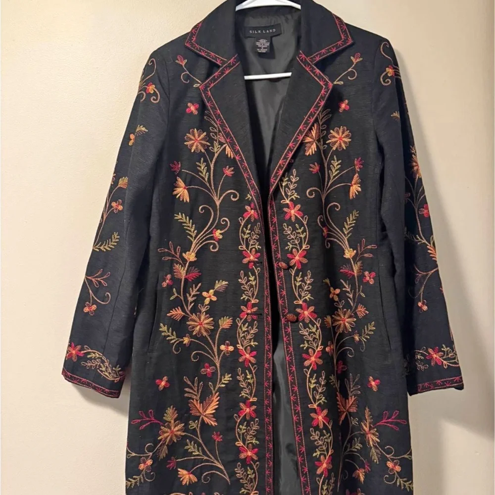 Beautiful Silk coat - Picture 2 of 6